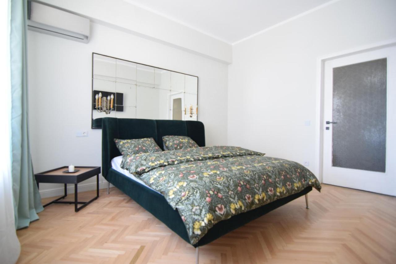 Beautiful Apartment In Old City Букурещ Екстериор снимка