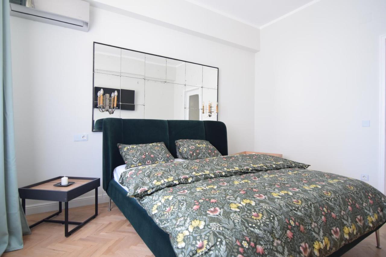Beautiful Apartment In Old City Букурещ Екстериор снимка